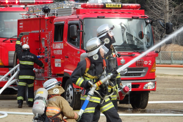 消防職員による火災防御訓練03