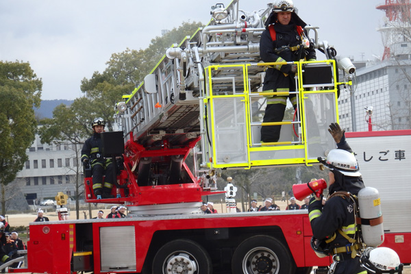 消防職員による火災防御訓練05