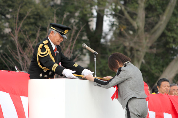 芳野　伊津美　様