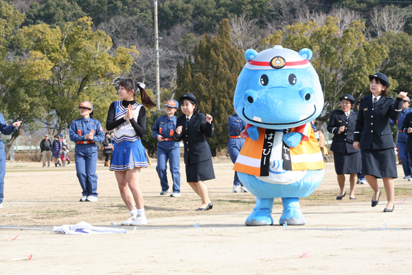 女性分団・大学生・はっぴーカバー君