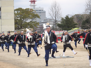 消防団員演技披露04